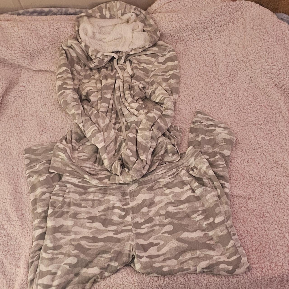 Cozy Camouflage Hoodie and Pants Set